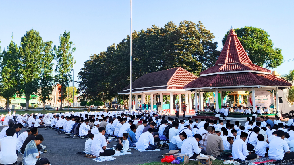 Sambut 1 Muharram 1448 H, Pemkab Lumajang Dan PonPes Bahrusysyifa Gelar Khataman Al-Qur'an dan Tausiyah di Alun-Alun